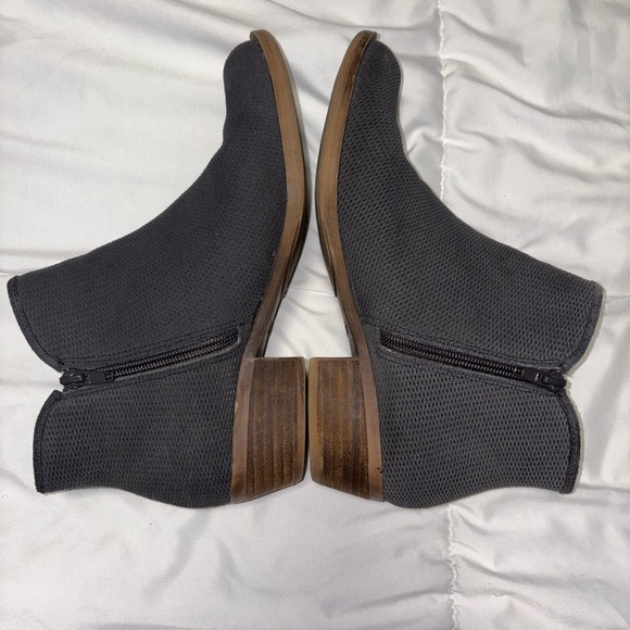 Kensie Gerona Leather Ankle Bootie Pointed Toe charcoal grey perforated size 7.5 - Picture 8 of 10